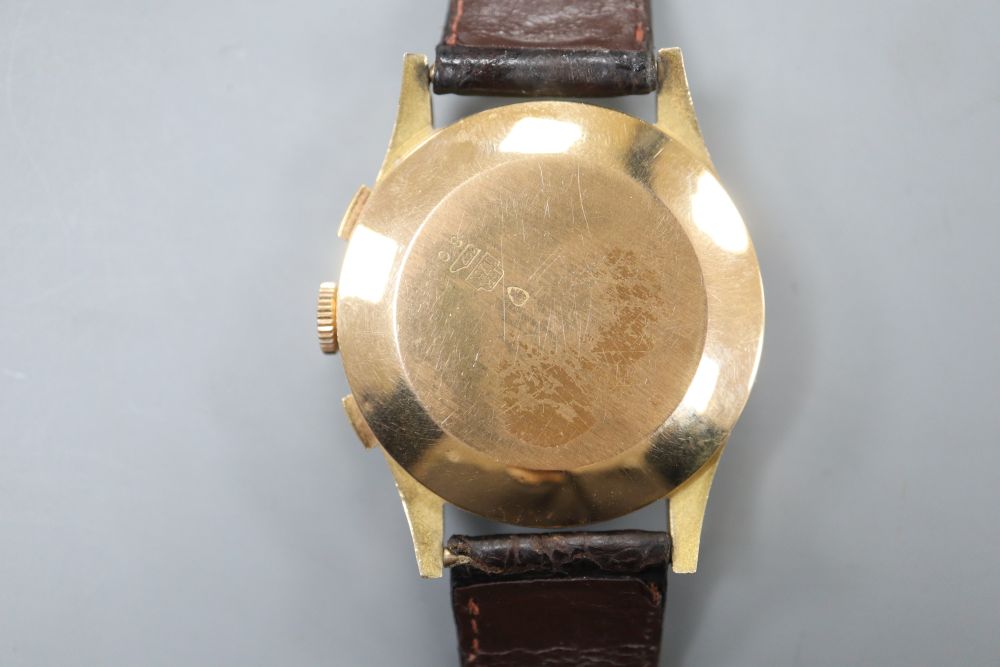 A gentlemans 18k Delrio chronograph manual wind wrist watch. case diameter 38mm, gross 45.9 grams.
